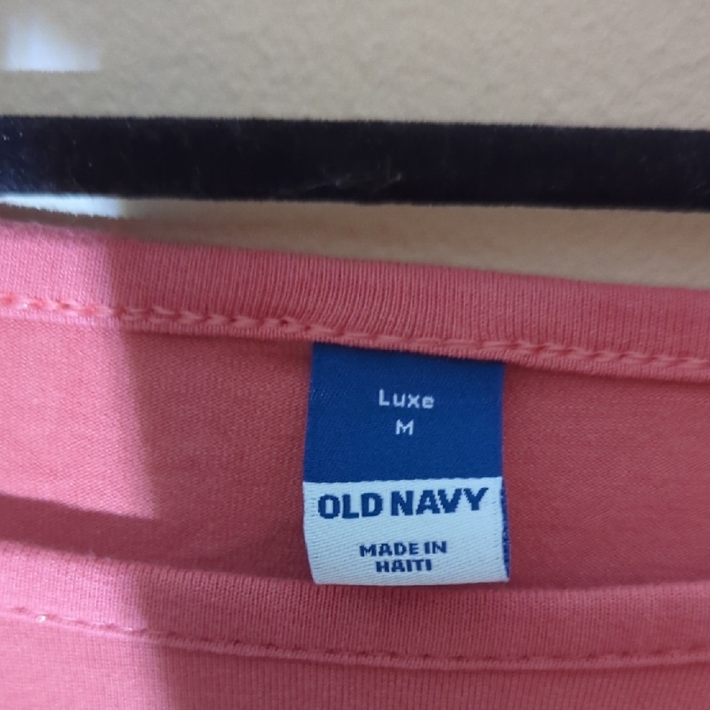 Old Navy Women's Coral Short Sleeve Tee - Picture 3 of 7